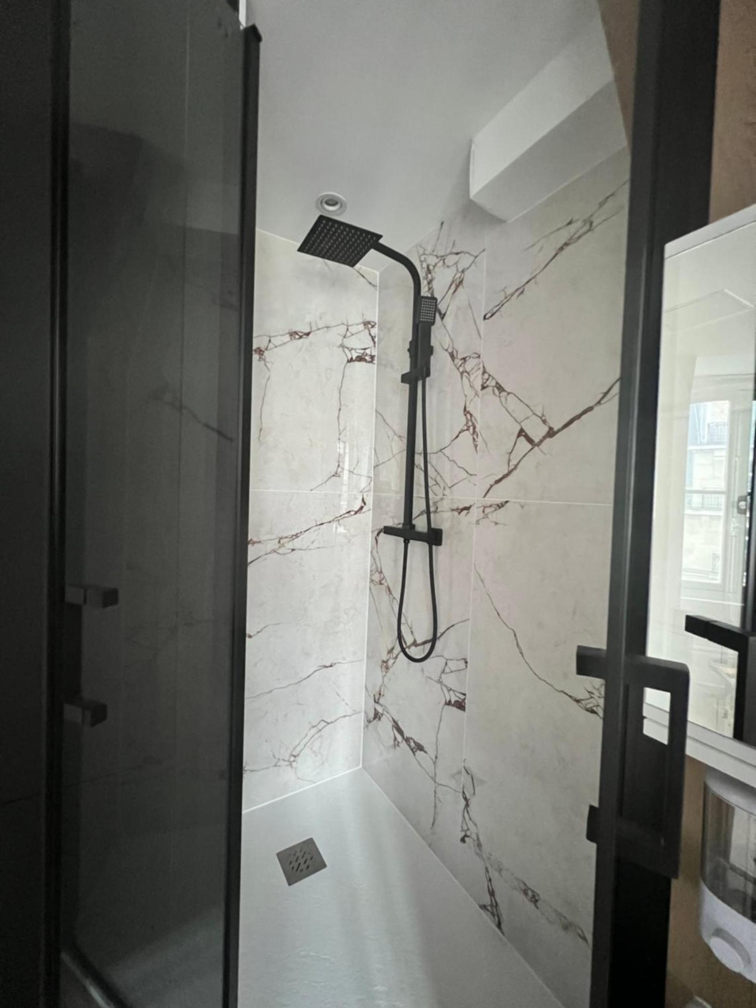 Batignolles, Montmartre Chambre 12M2 , Metro 13 Et 14 Париж Экстерьер фото