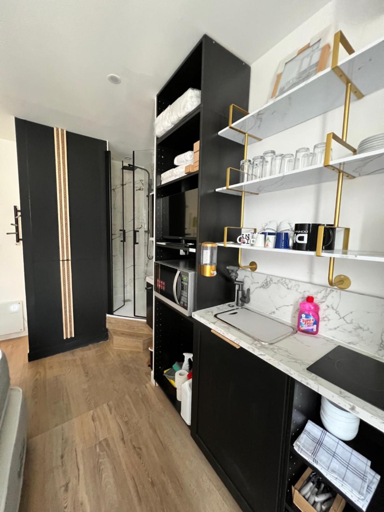 Batignolles, Montmartre Chambre 12M2 , Metro 13 Et 14 Париж Экстерьер фото